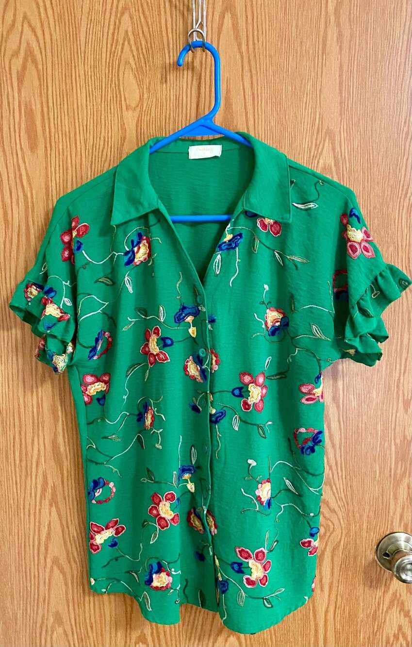 Dashing Green Embroidered Floral Button-Down Blouse with Ruffle Sleeves Size L